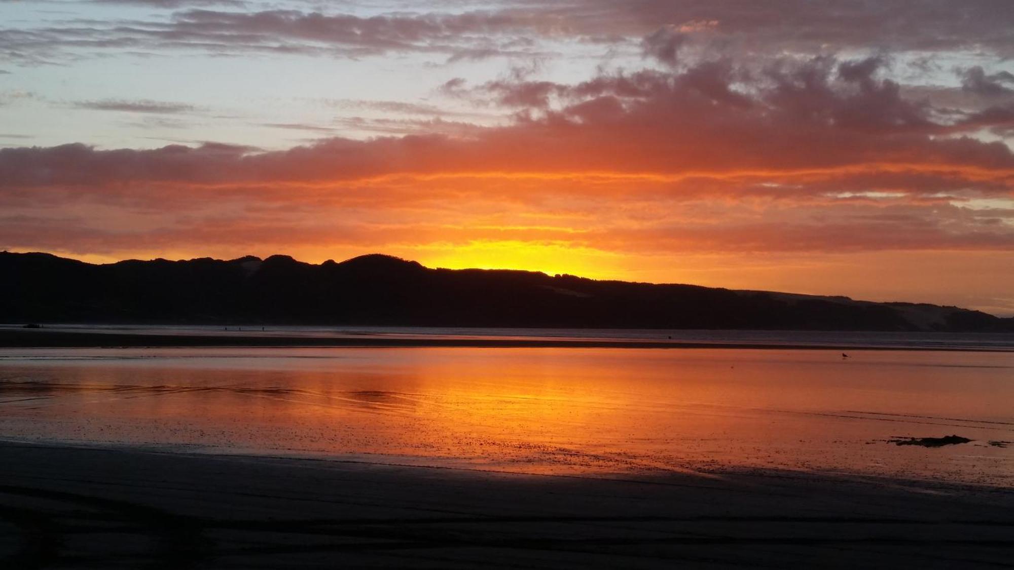 Ahiparadise - Ahipara Holiday Home ภายนอก รูปภาพ